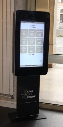 Borne interactive tactile intérieure à Orléans