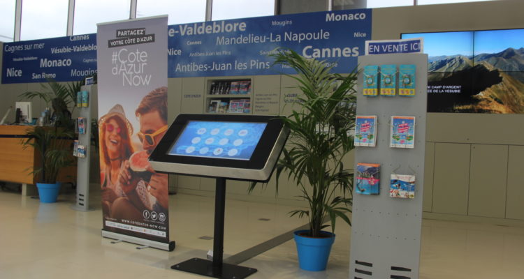 Borne d'accueil interactive en mode pupitre