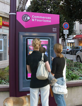 mobiliers urbains interactifs commerce Dax