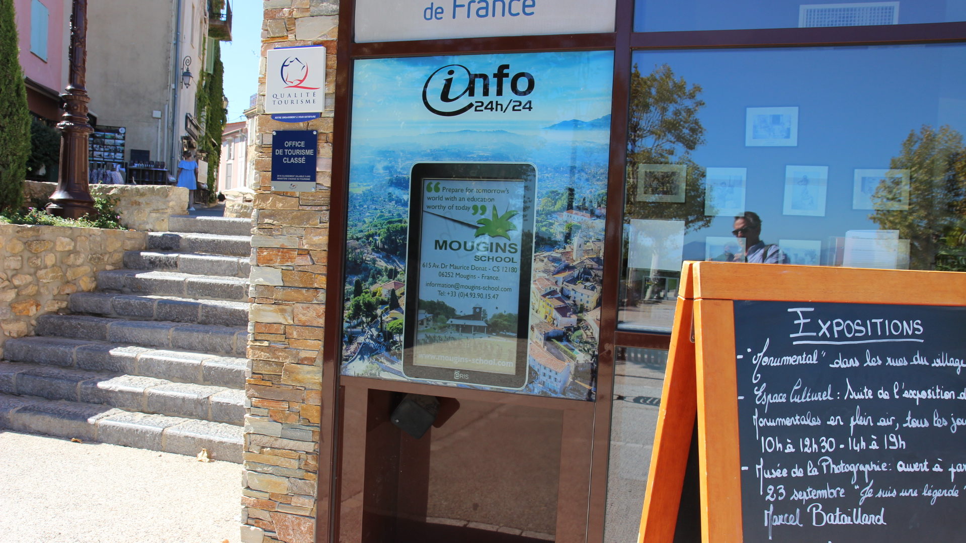Bornes d'accueil interactives Mougin
