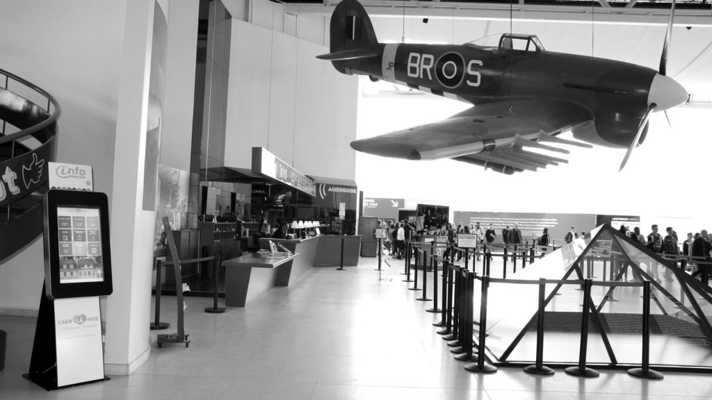 Bornes interactives D-day mémorial Caen