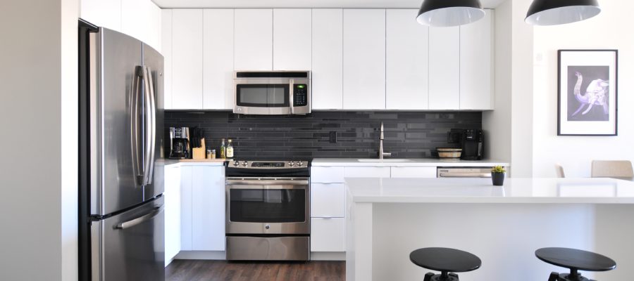 https://www.cartelmatic.com/wp-content/uploads/2020/03/intérieur-maison-900x400.jpg