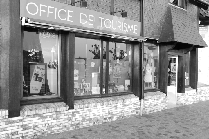 l'office de tourisme de trouville sur mer borne indoor