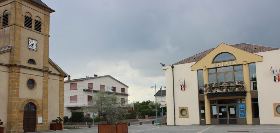 la mairie de Trémery avec une vitrine connectée
