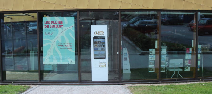 Vitrine tactile à Villedieu les Poeles