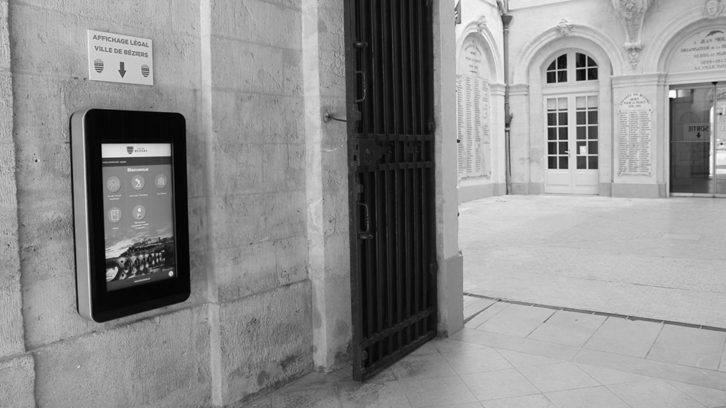 Borne interactive murale mairie béziers avantages affichage légal numérique