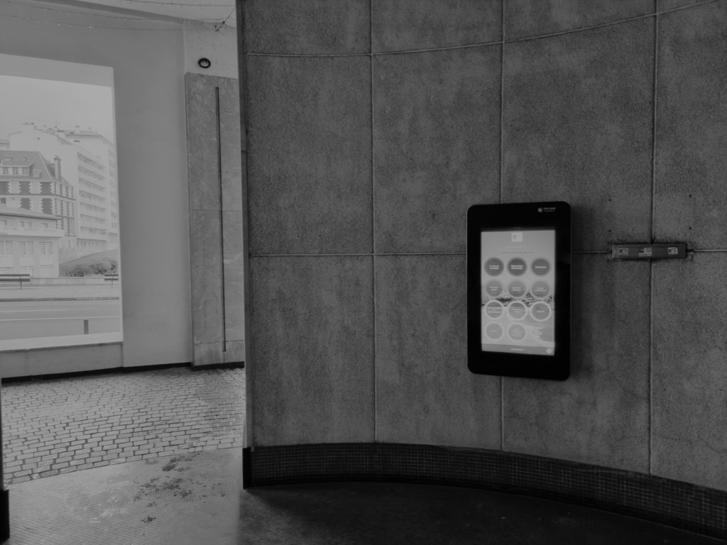bornes tactiles information communale biarritz mairie