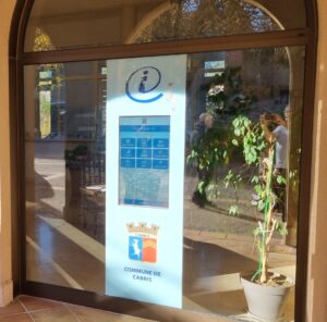 Borne vitrine mairie de Cabris