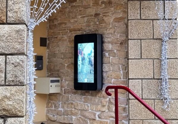 Borne interactive affichage legal guillac