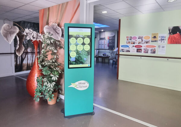Borne d'accueil EHPAD Village du Porhoet